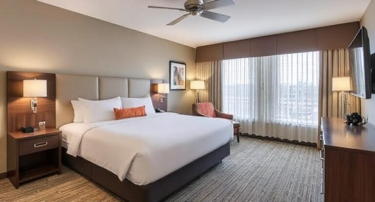 Hotel Derek – Houston (Mid Range)