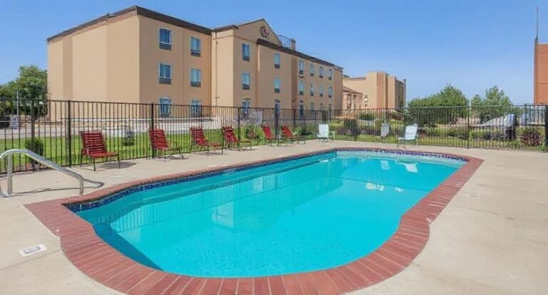 La Quinta Inn & Suites – Fort Worth (Budget Friendly)