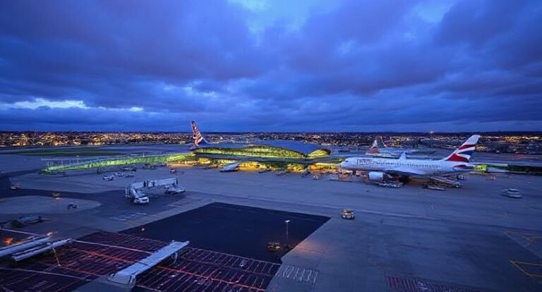Sydney Kingsford Smith Airport (SYD)
