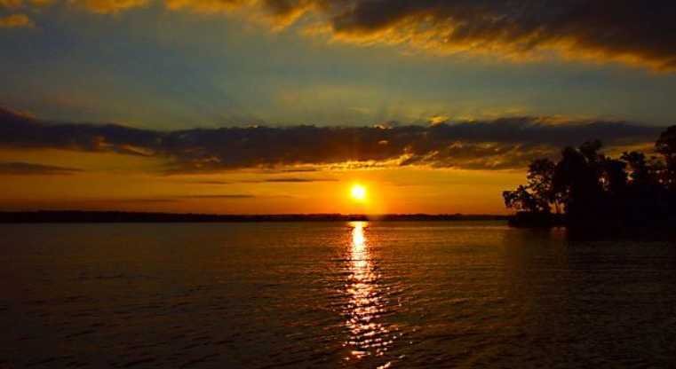 Old Hickory Lake – Golden Hour by the Shoreline