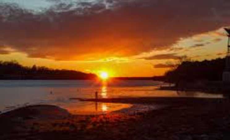 Pickwick Lake – Sunset with a Southern Charm Feel