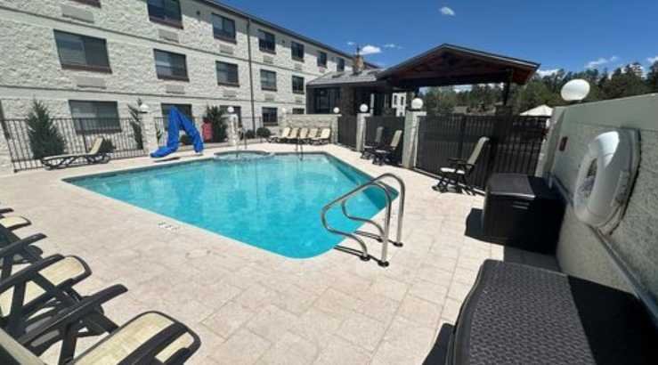 Red Feather Lodge – Best Budget Option Near Grand Canyon