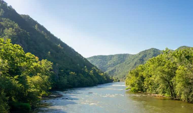 Watauga Lake – Quiet, Mountain Framed Romance
