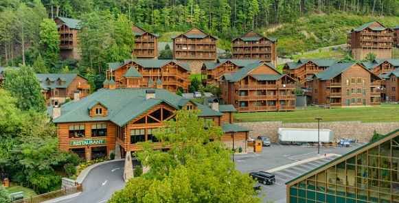 Westgate Smoky Mountain Resort & Water Park – Best for Mountain Views & Activities