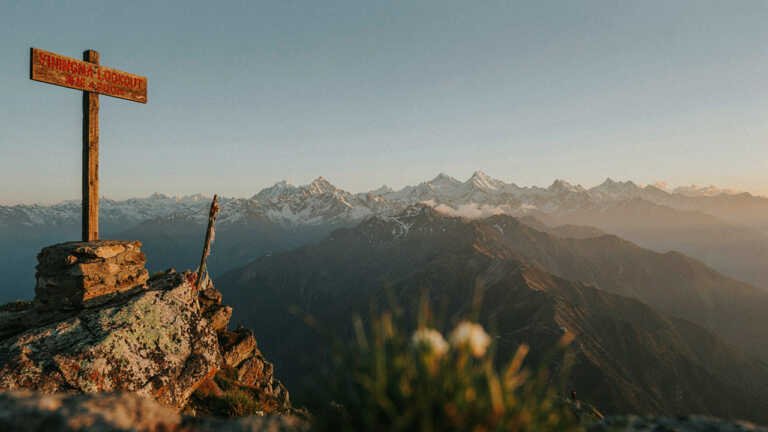 Yiningma Lookout – Dramatic Clifftop Scenery
